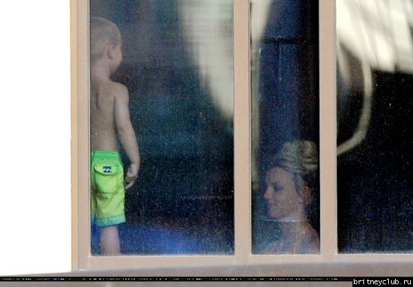 Бритни с детьми в бассеине33.jpg(Бритни Спирс, Britney Spears)