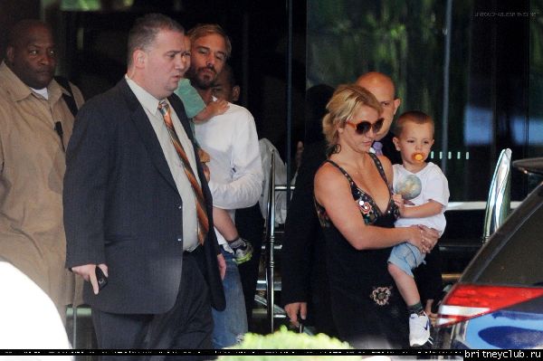 Бритни уезжает из отеля в Мельбруне12.jpg(Бритни Спирс, Britney Spears)
