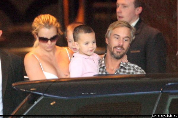 Бритни уезжает из отеля в Мельбруне11.jpg(Бритни Спирс, Britney Spears)