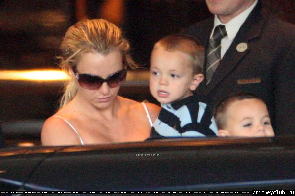 Бритни уезжает из отеля в Мельбруне14.jpg(Бритни Спирс, Britney Spears)