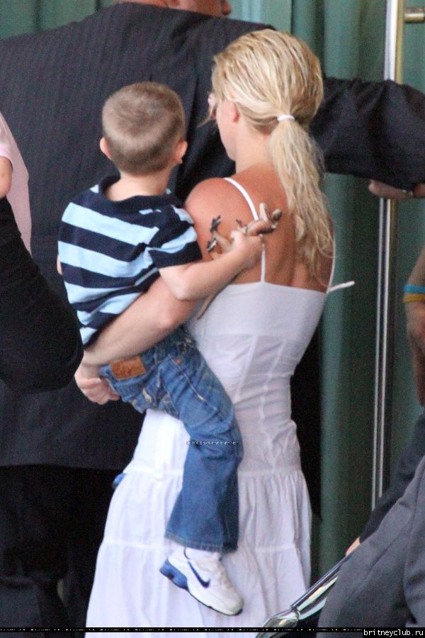 Бритни уезжает из отеля в Мельбруне18.jpg(Бритни Спирс, Britney Spears)