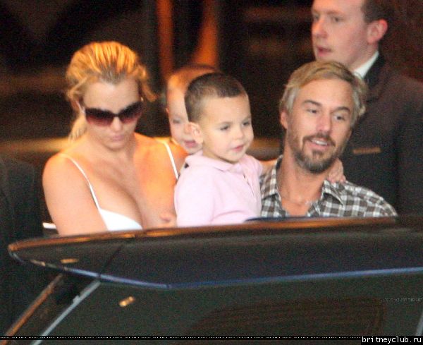 Бритни уезжает из отеля в Мельбруне21.jpg(Бритни Спирс, Britney Spears)