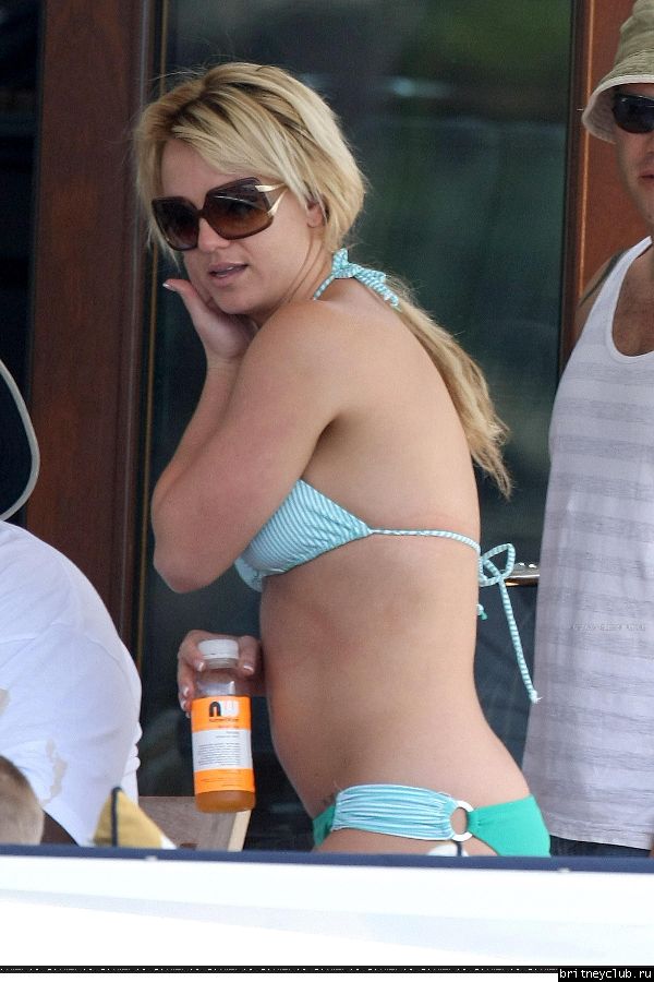 Бритни у крейсера Oscar088.jpg(Бритни Спирс, Britney Spears)