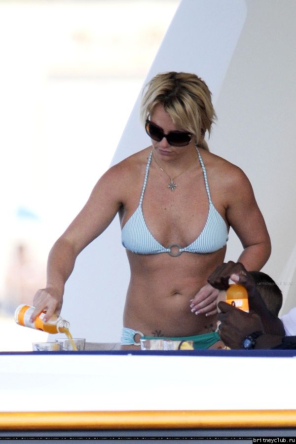 Бритни у крейсера Oscar093.jpg(Бритни Спирс, Britney Spears)