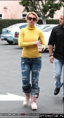 Бритни и Джейсон на шоппинге в Западном Голливуде60.jpg(Бритни Спирс, Britney Spears)
