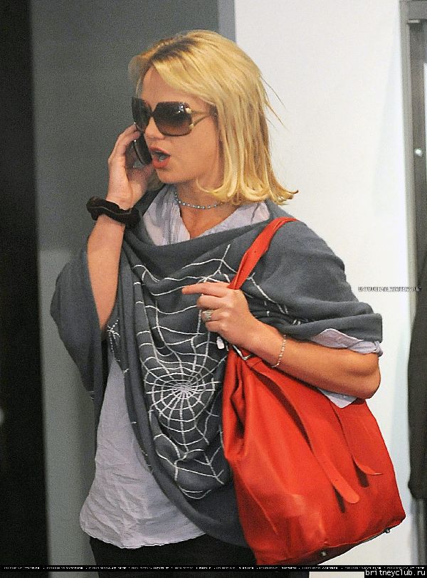 Бритни на шоппинге на бульваре Робертсон012.jpg(Бритни Спирс, Britney Spears)