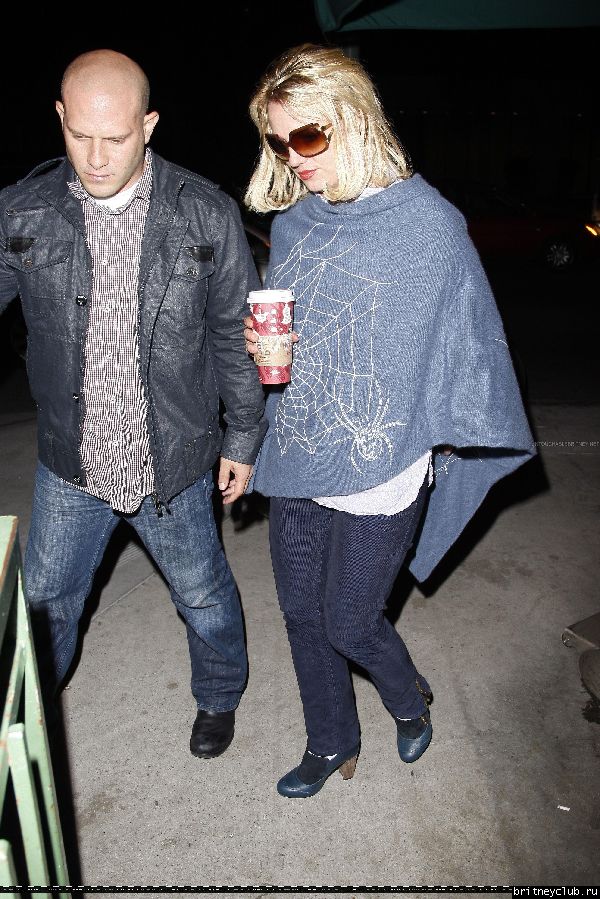 Бритни в Starbucks28.jpg(Бритни Спирс, Britney Spears)