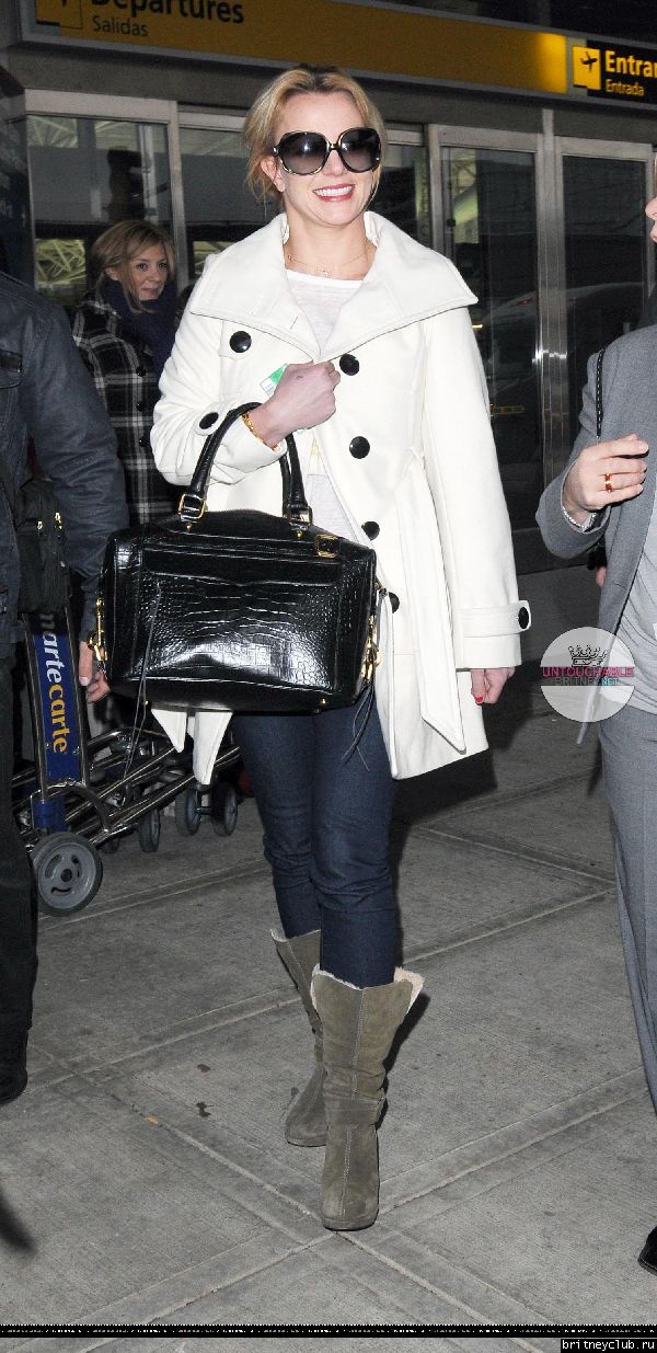 Бритни и Джейсон в аэропорту JFK21.jpg(Бритни Спирс, Britney Spears)