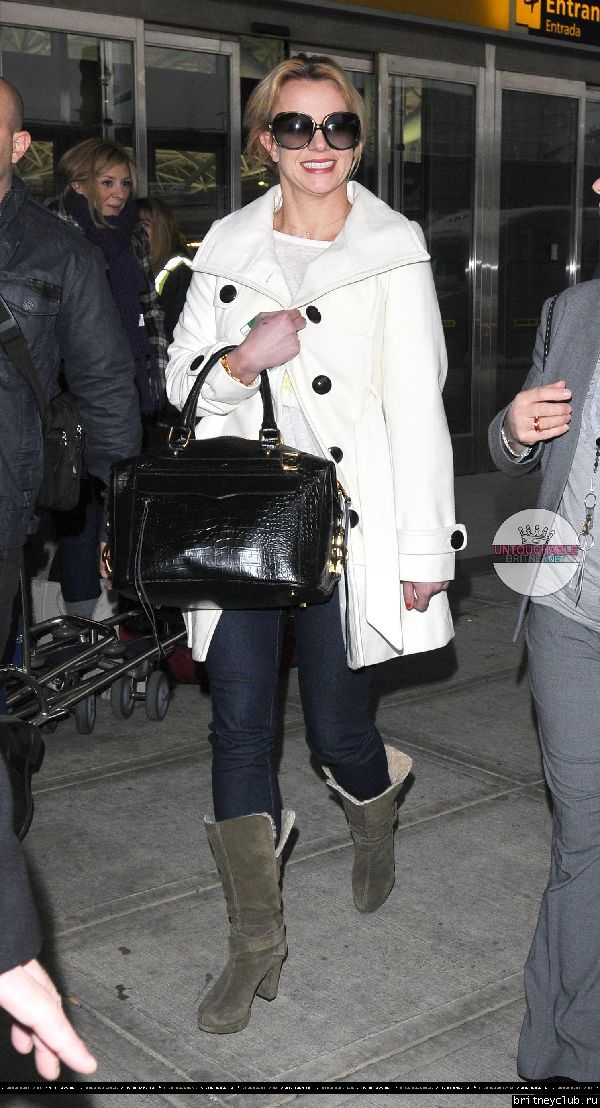 Бритни и Джейсон в аэропорту JFK23.jpg(Бритни Спирс, Britney Spears)