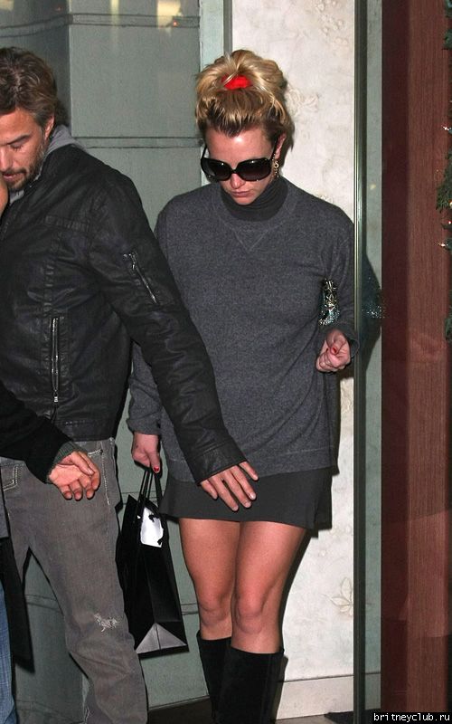 Бритни посещает спа-салон Townhouse Spabritney-spears-12209-3.jpg(Бритни Спирс, Britney Spears)