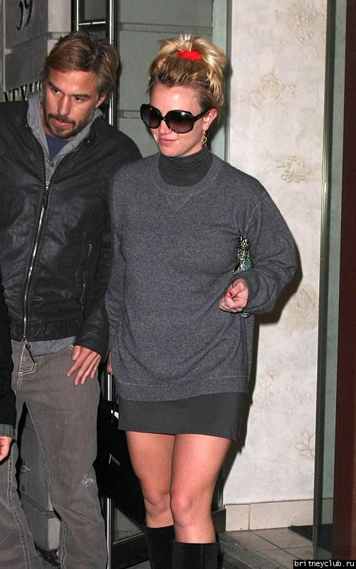 Бритни посещает спа-салон Townhouse Spabritney-spears-12209-4.jpg(Бритни Спирс, Britney Spears)