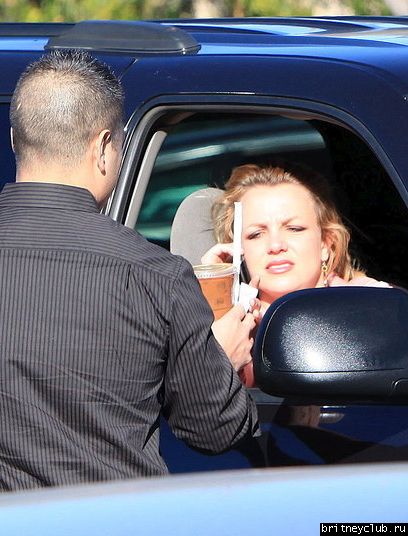 Бритни у Starbucks6.png(Бритни Спирс, Britney Spears)