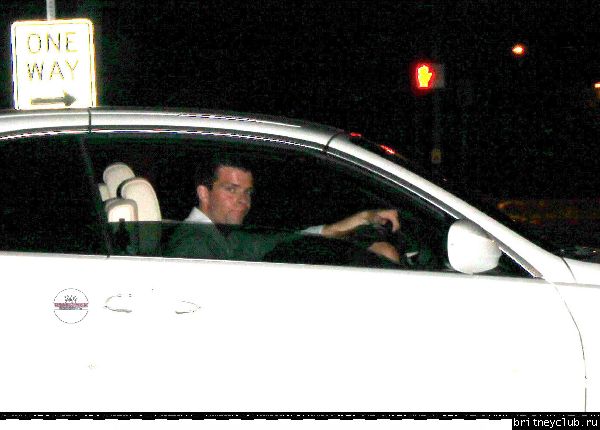 Бритни в Калабасасе10.jpg(Бритни Спирс, Britney Spears)