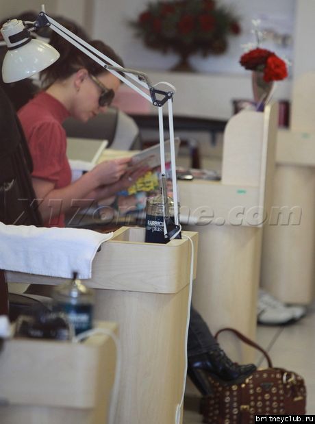 Бритни в спа-салоне Nails Spa47.jpg(Бритни Спирс, Britney Spears)