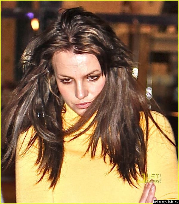 Бритни и Джейсон покидают кинотеатр09.jpg(Бритни Спирс, Britney Spears)