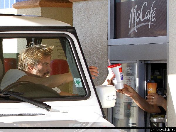 Бритни и Джейсон посещают McDonald