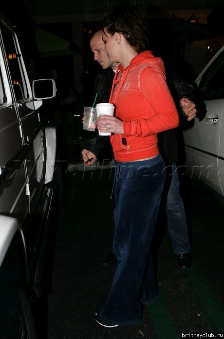 Бритни покидает Starbucks07.jpg(Бритни Спирс, Britney Spears)