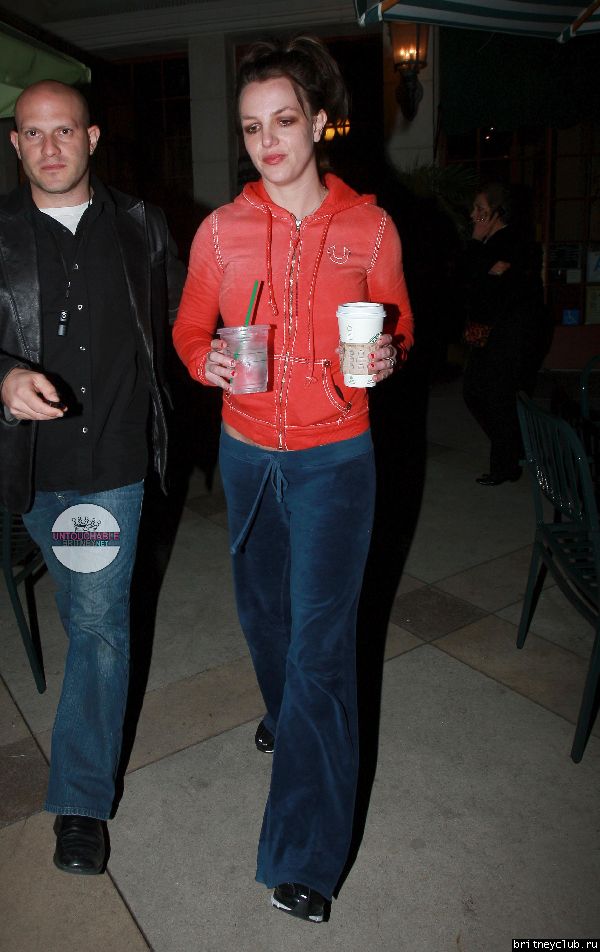 Бритни покидает Starbucks17.jpg(Бритни Спирс, Britney Spears)