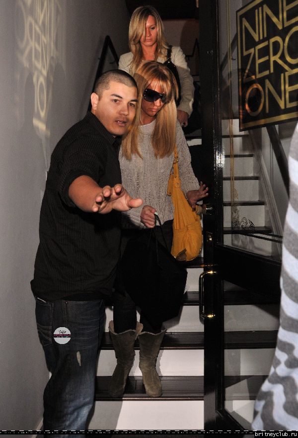 Бритни покидает салон Nine Zero One72.jpg(Бритни Спирс, Britney Spears)