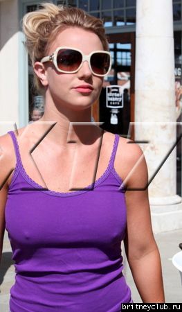 Бритни в Starbucks в Калабасасе06.jpg(Бритни Спирс, Britney Spears)