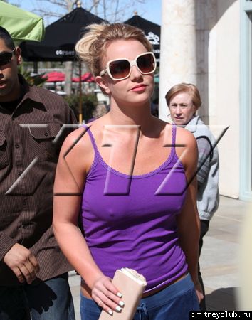 Бритни в Starbucks в Калабасасе08.jpg(Бритни Спирс, Britney Spears)