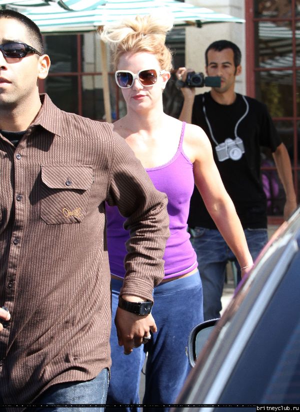 Бритни в Starbucks в Калабасасе12.jpg(Бритни Спирс, Britney Spears)