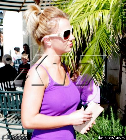 Бритни в Starbucks в Калабасасе21.jpg(Бритни Спирс, Britney Spears)