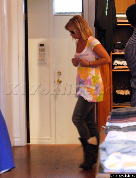 Бритни на шоппинге в бутике Vionnet 010.jpg(Бритни Спирс, Britney Spears)