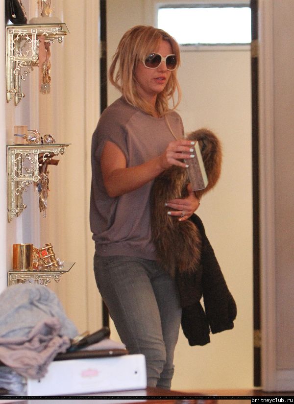 Бритни на шоппинге в бутике Vionnet 086.jpg(Бритни Спирс, Britney Spears)