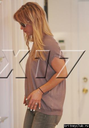 Бритни на шоппинге в бутике Vionnet 127.jpg(Бритни Спирс, Britney Spears)