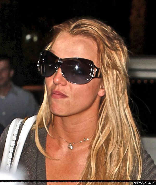 Бритни с семьей посещает кинотеатр35.jpg(Бритни Спирс, Britney Spears)
