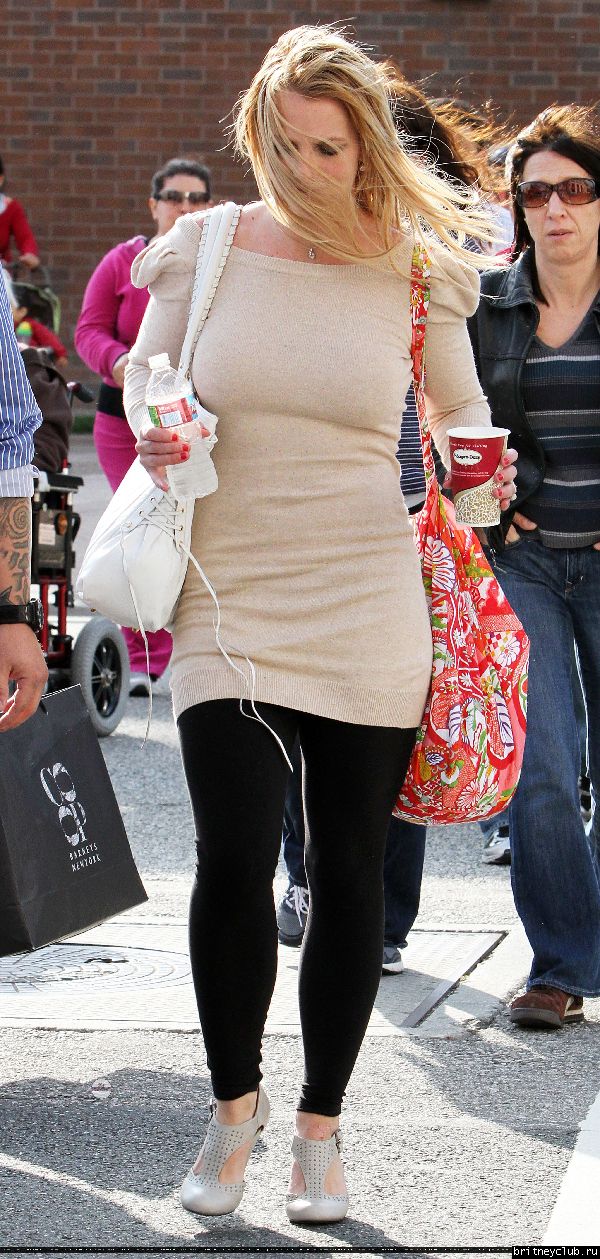 Бритни с мамой на шоппинге в Glendale Galleria06.jpg(Бритни Спирс, Britney Spears)
