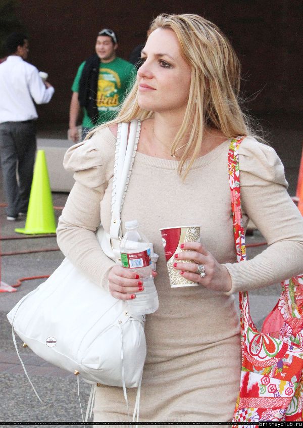 Бритни с мамой на шоппинге в Glendale Galleria07.jpg(Бритни Спирс, Britney Spears)