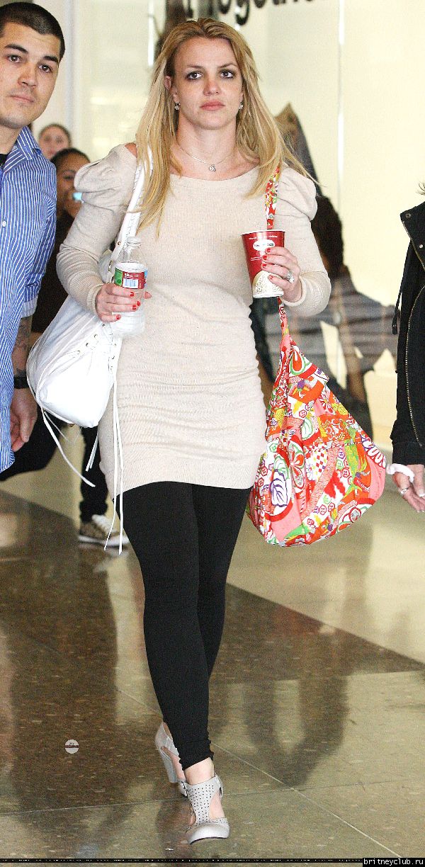Бритни с мамой на шоппинге в Glendale Galleria12.jpg(Бритни Спирс, Britney Spears)