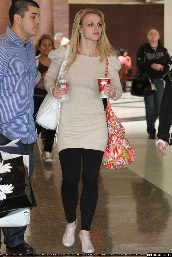 Бритни с мамой на шоппинге в Glendale Galleria24.jpg(Бритни Спирс, Britney Spears)
