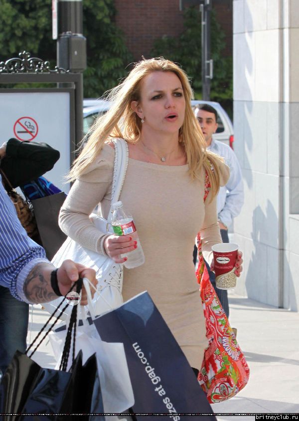 Бритни с мамой на шоппинге в Glendale Galleria37.jpg(Бритни Спирс, Britney Spears)