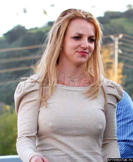 Бритни покупает автомобиль в Беверли Хиллз07.jpg(Бритни Спирс, Britney Spears)