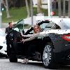 Бритни покупает автомобиль в Беверли Хиллз
