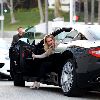 Бритни покупает автомобиль в Беверли Хиллз