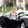 Бритни покупает автомобиль в Беверли Хиллз
