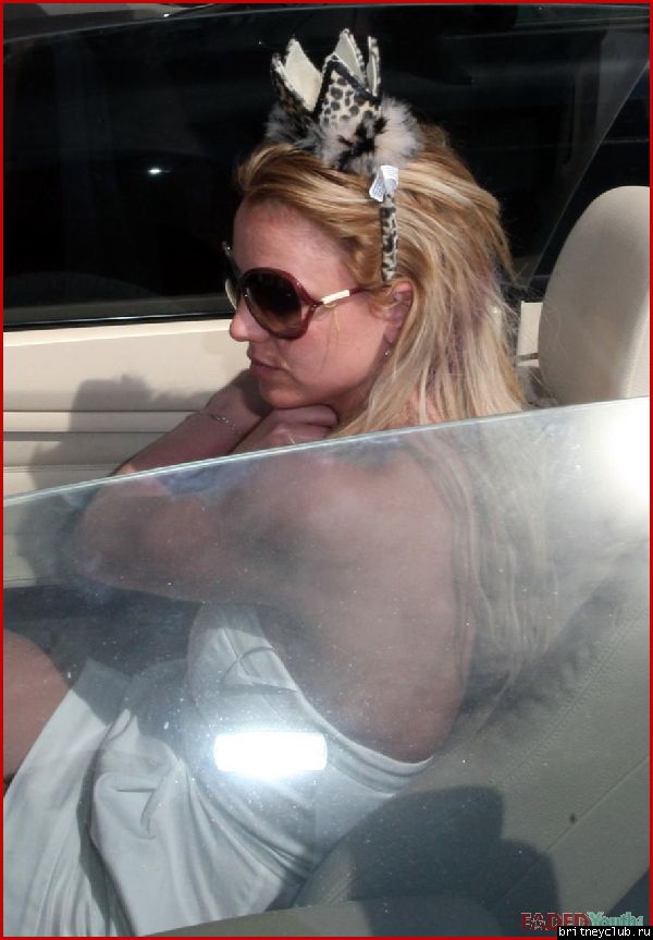 Бритни и Джейсон в Беверли Хиллз19.jpg(Бритни Спирс, Britney Spears)