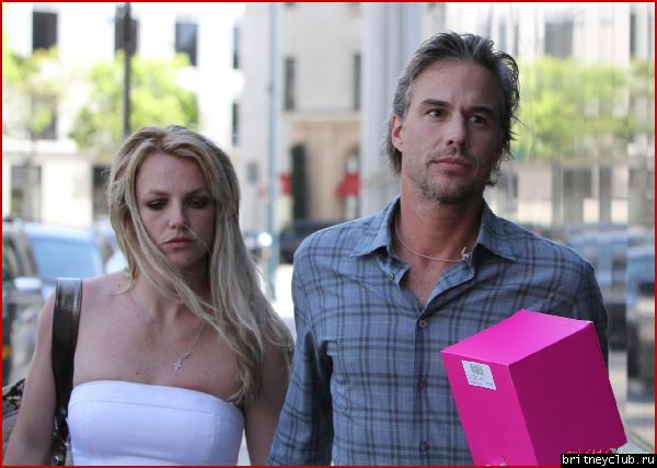 Бритни и Джейсон в Беверли Хиллз30.jpg(Бритни Спирс, Britney Spears)