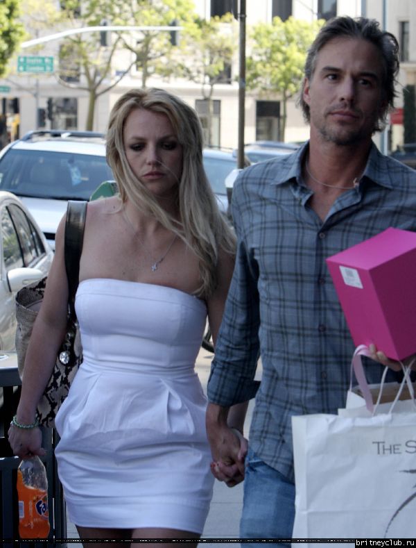 Бритни и Джейсон в Беверли Хиллз46.jpg(Бритни Спирс, Britney Spears)