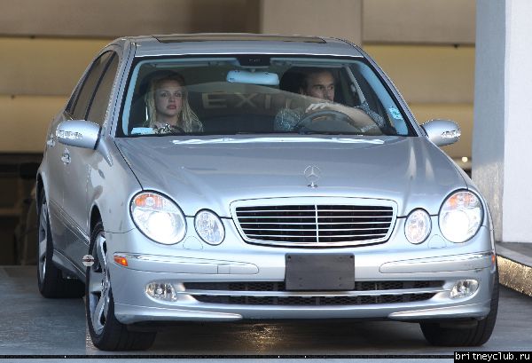 Бритни на заправке24.jpg(Бритни Спирс, Britney Spears)