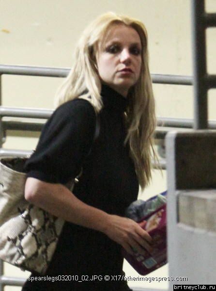 Бритни прибывает в  магазин Sherman Oaks Galleria2.jpg(Бритни Спирс, Britney Spears)