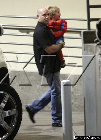 Бритни прибывает в  магазин Sherman Oaks Galleria5.jpg(Бритни Спирс, Britney Spears)