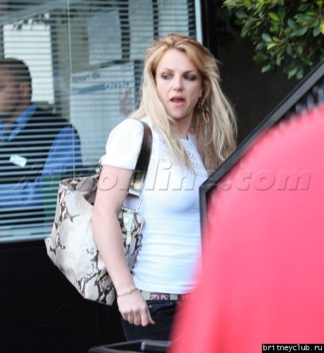 Бритни и Джейсон посещают ресторан Bandera 15.jpg(Бритни Спирс, Britney Spears)