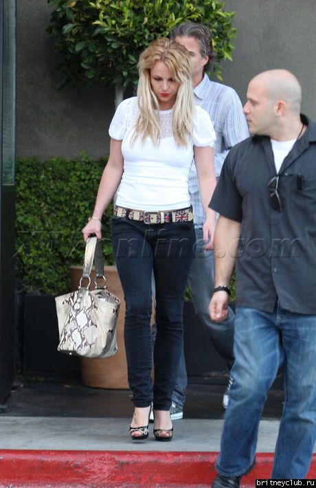 Бритни и Джейсон посещают ресторан Bandera 16.jpg(Бритни Спирс, Britney Spears)