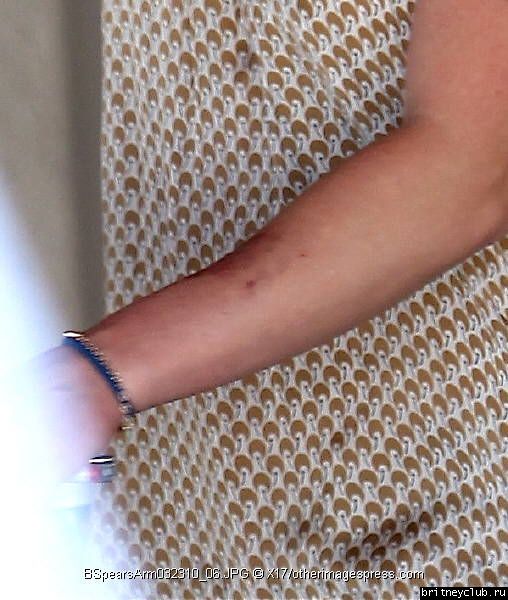 Бритни покидает апартаменты Джейсона19.jpg(Бритни Спирс, Britney Spears)