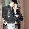 Бритни покидает ресторан Dolce